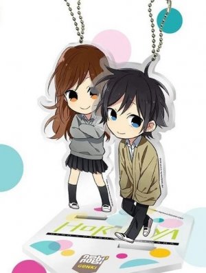 HORIMiYA Stand Porte-cl&eacute;s (OFFERT A L'ACHAT DE 2 TOMES DE LA SERIE)