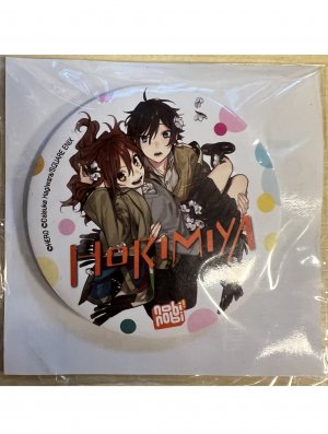 HORIMIYA BADGE (OFFERT SOUS CONDITION)